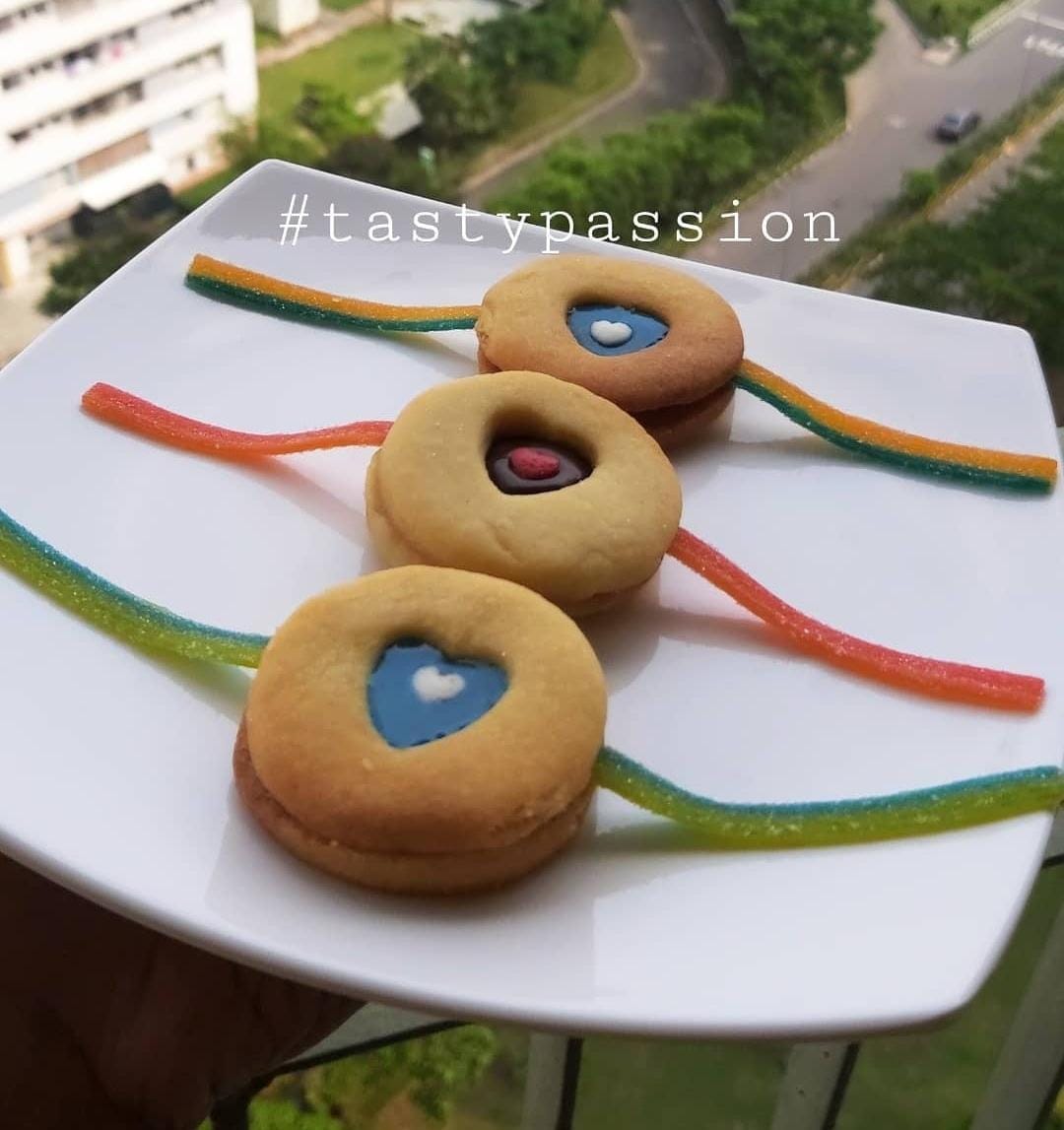 Edible Rakhis with Vanilla Sable